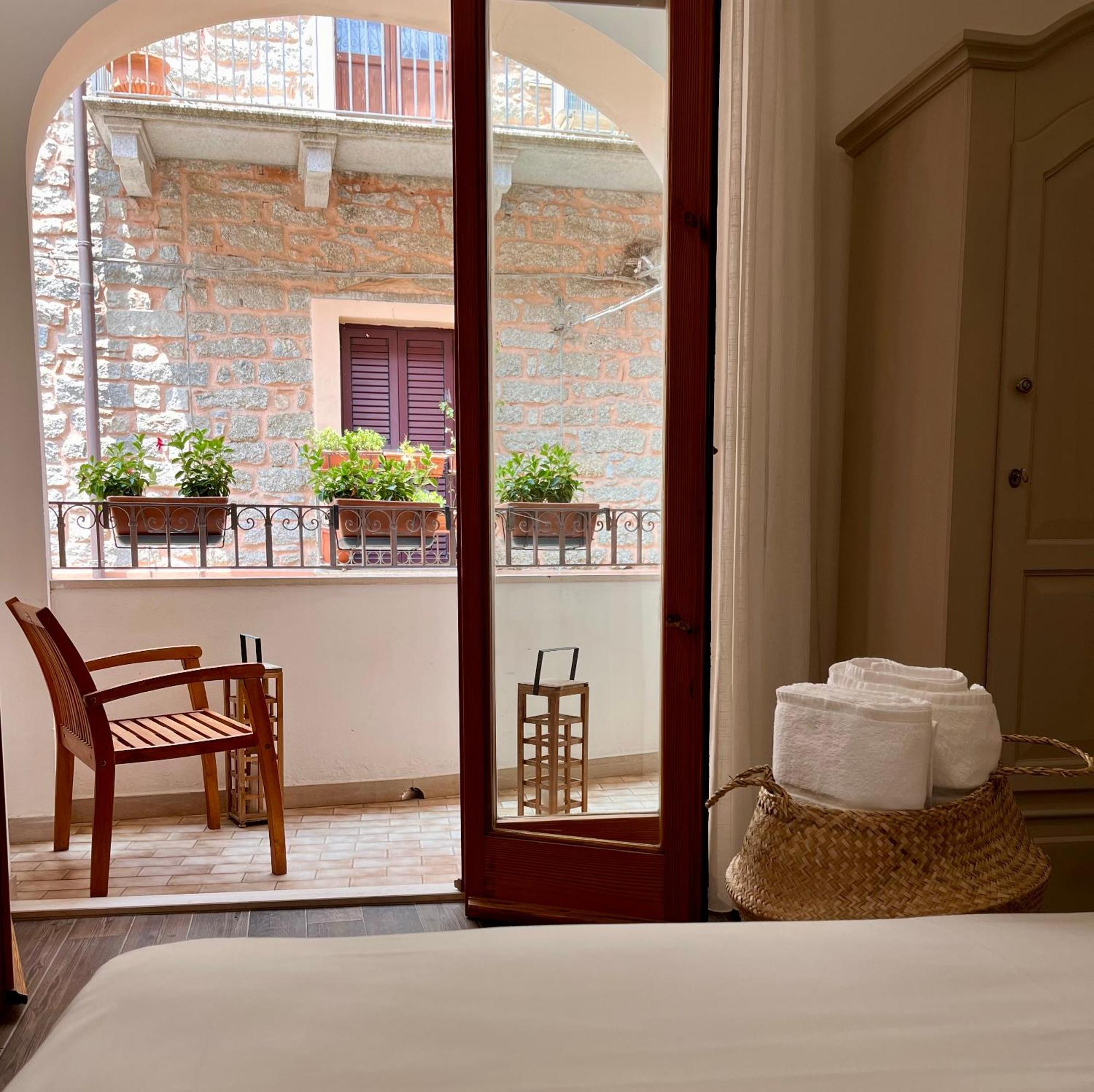 Carrales Guest House Нуоро Экстерьер фото