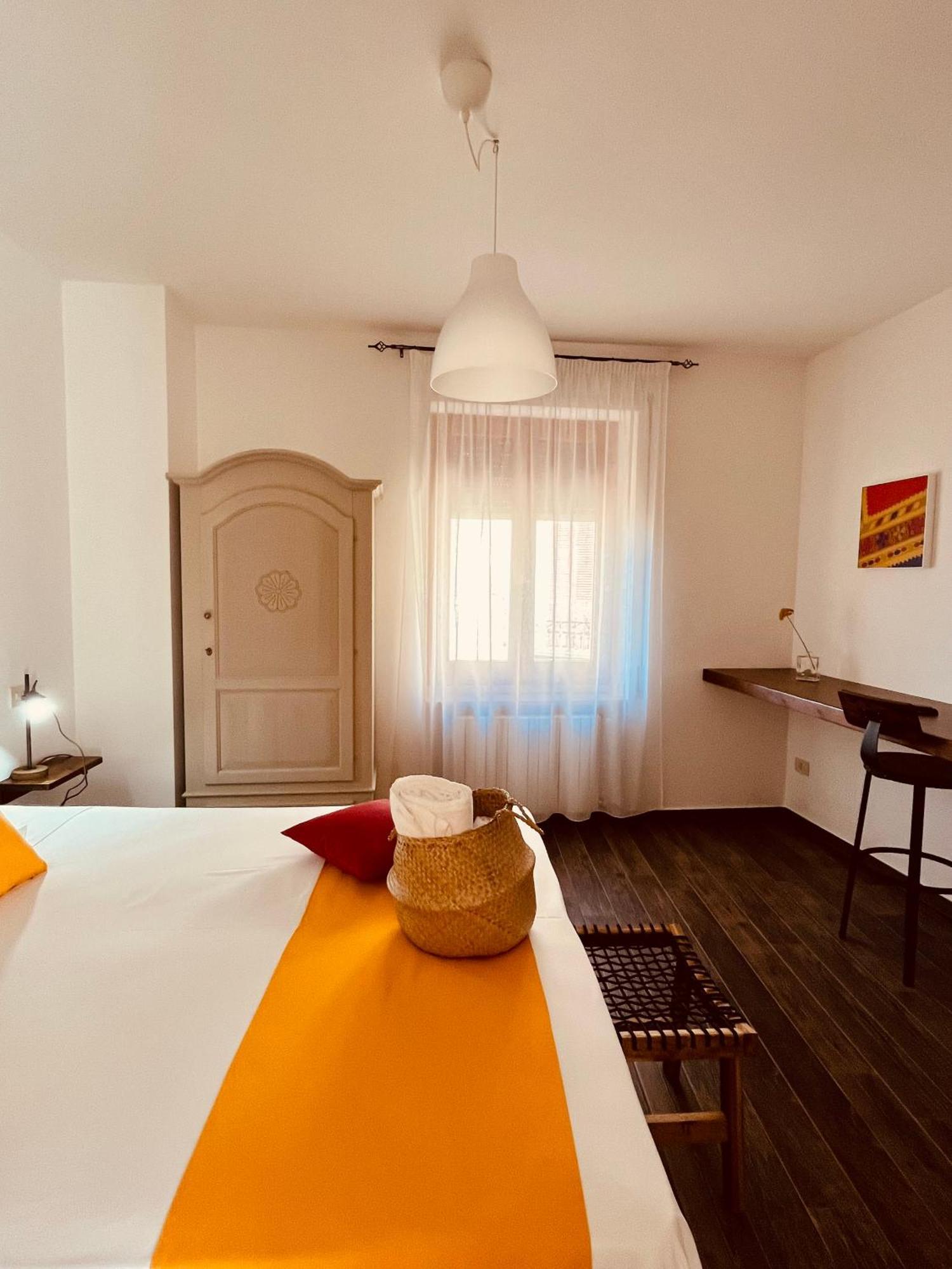 Carrales Guest House Нуоро Экстерьер фото