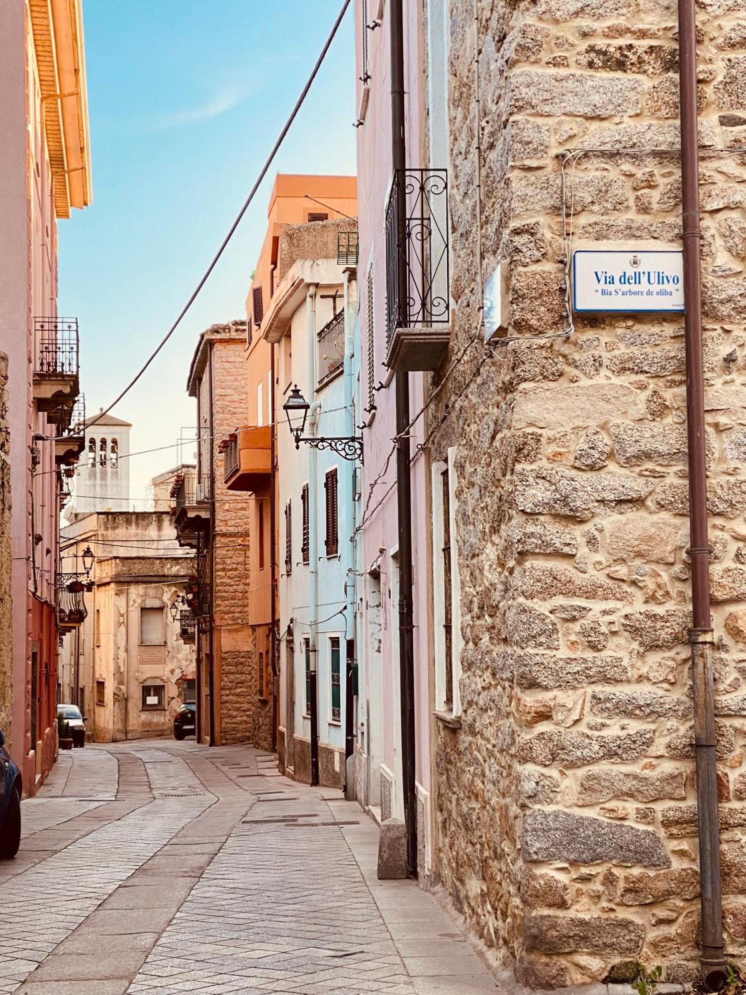 Carrales Guest House Нуоро Экстерьер фото