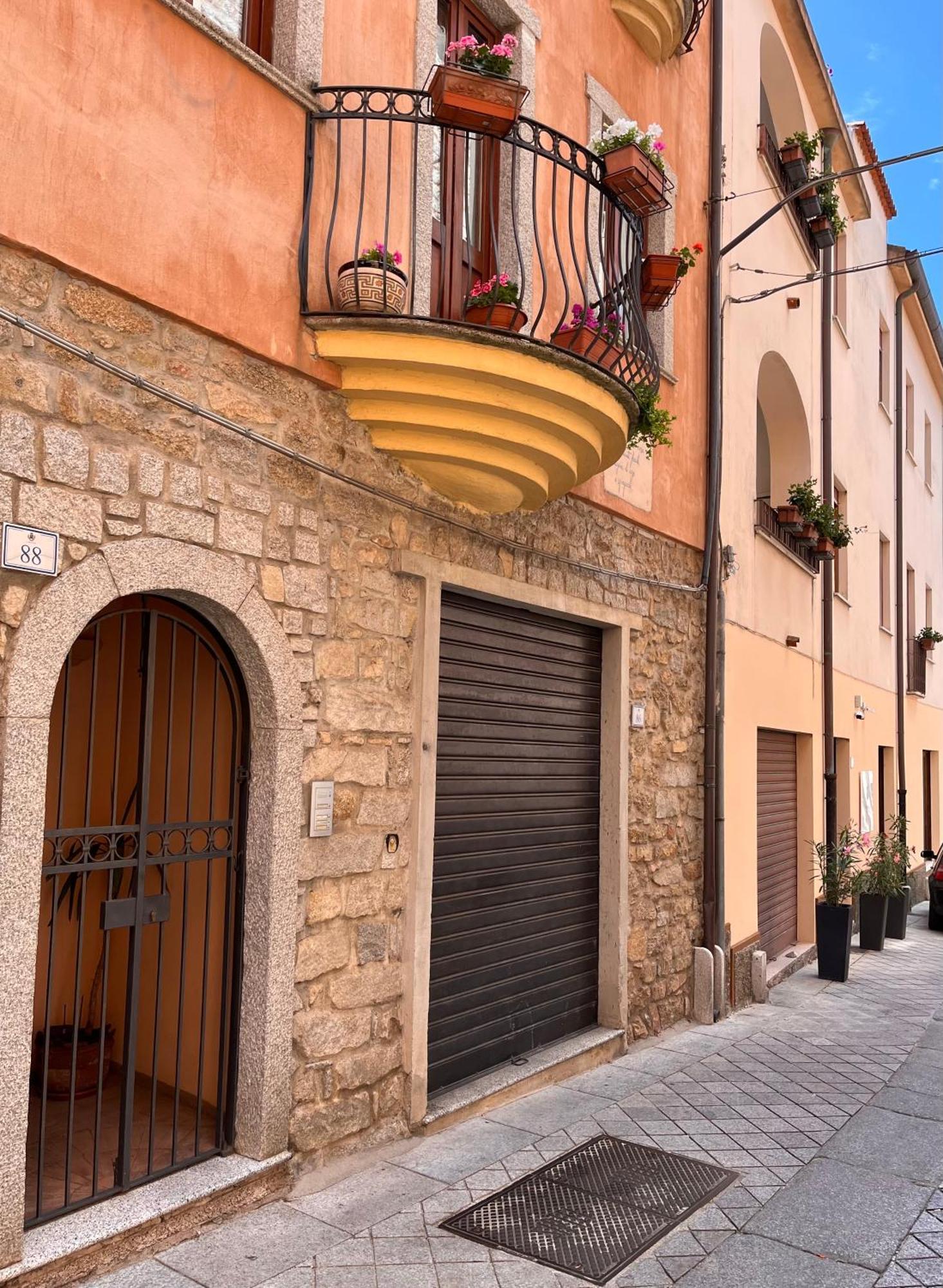 Carrales Guest House Нуоро Экстерьер фото
