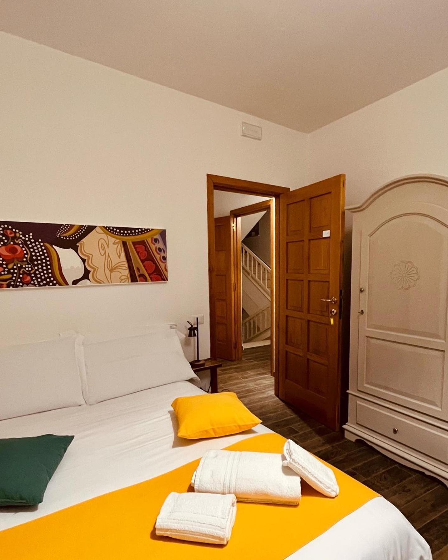 Carrales Guest House Нуоро Экстерьер фото