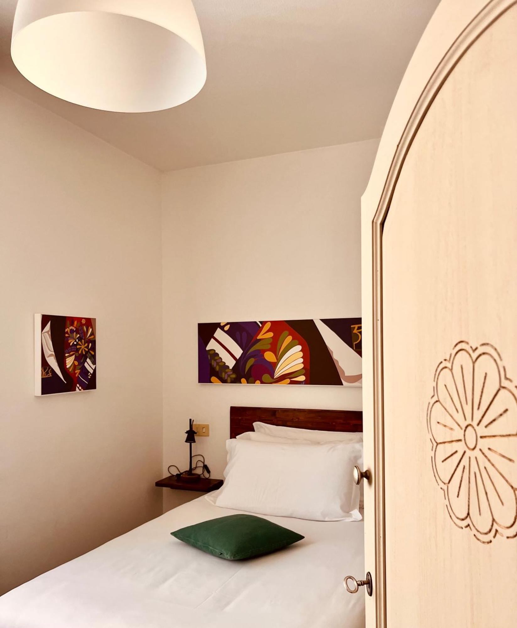 Carrales Guest House Нуоро Экстерьер фото