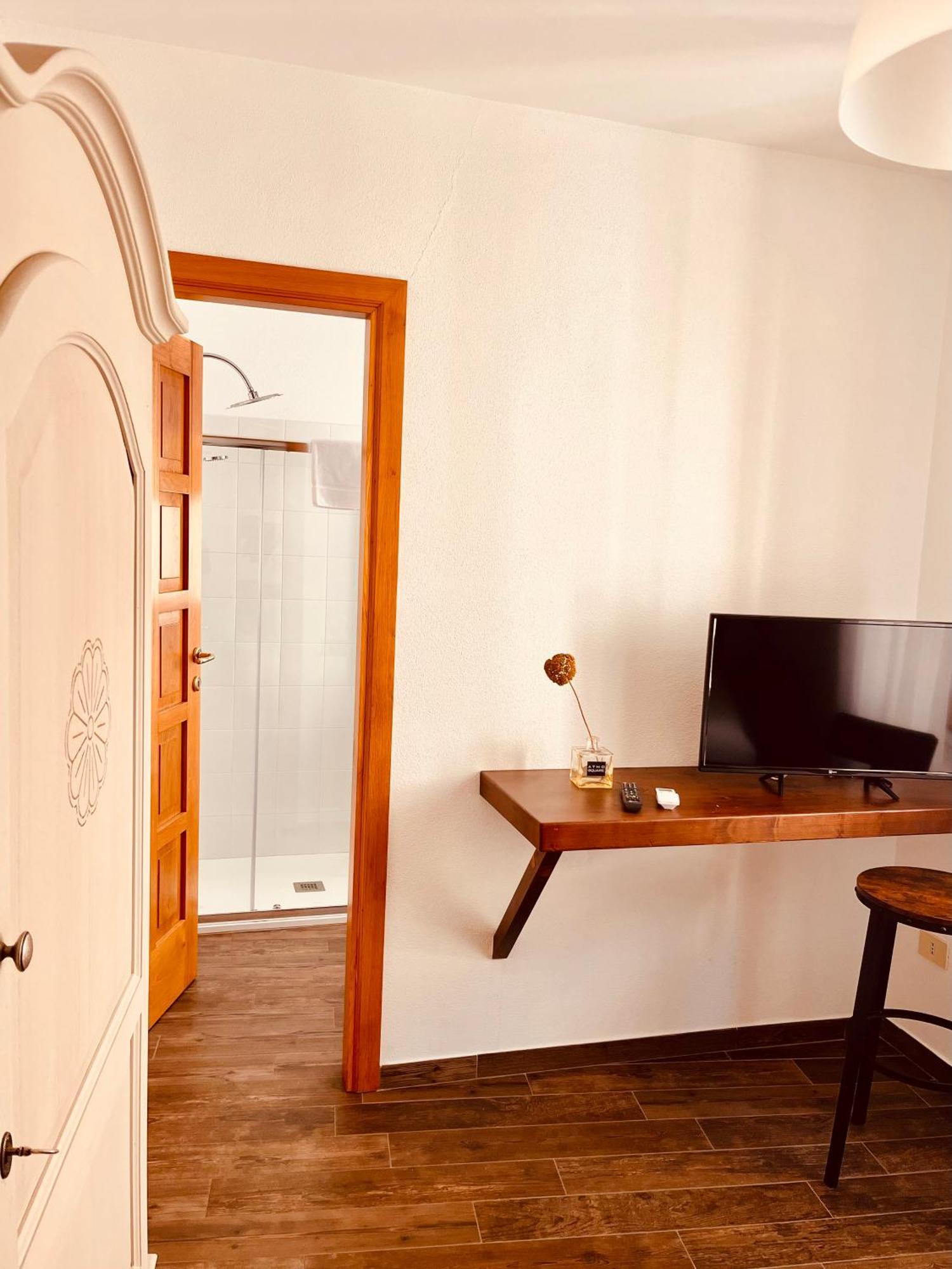 Carrales Guest House Нуоро Экстерьер фото