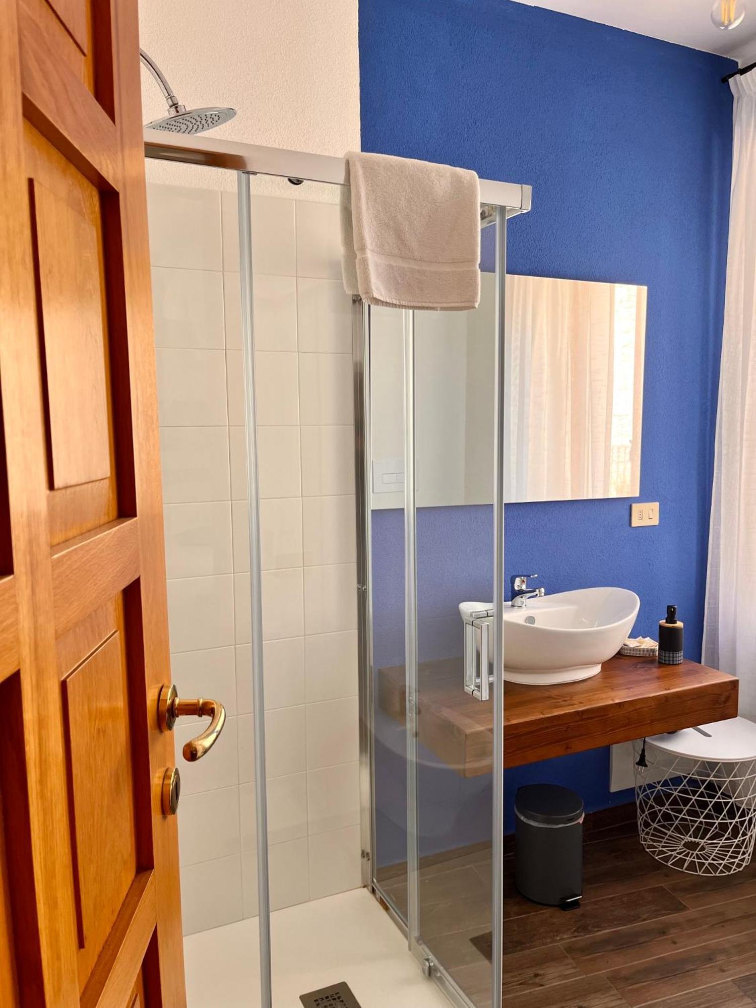 Carrales Guest House Нуоро Экстерьер фото